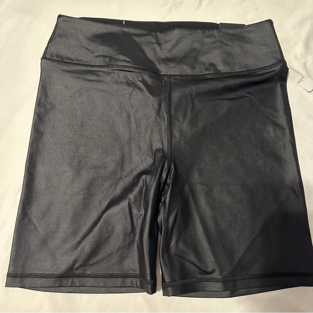 Victoria’s Secret Activewear Set Long sleeve crop shirt and bike shorts - Picture 6 of 7